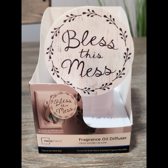 Essential Oil
Wall Plug In & LED Light - Picture 2 of 4